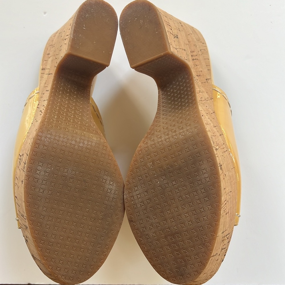 Tahari Miami Beige Patent Leather Cork Sandals 8 1/2 - Picture 5 of 6